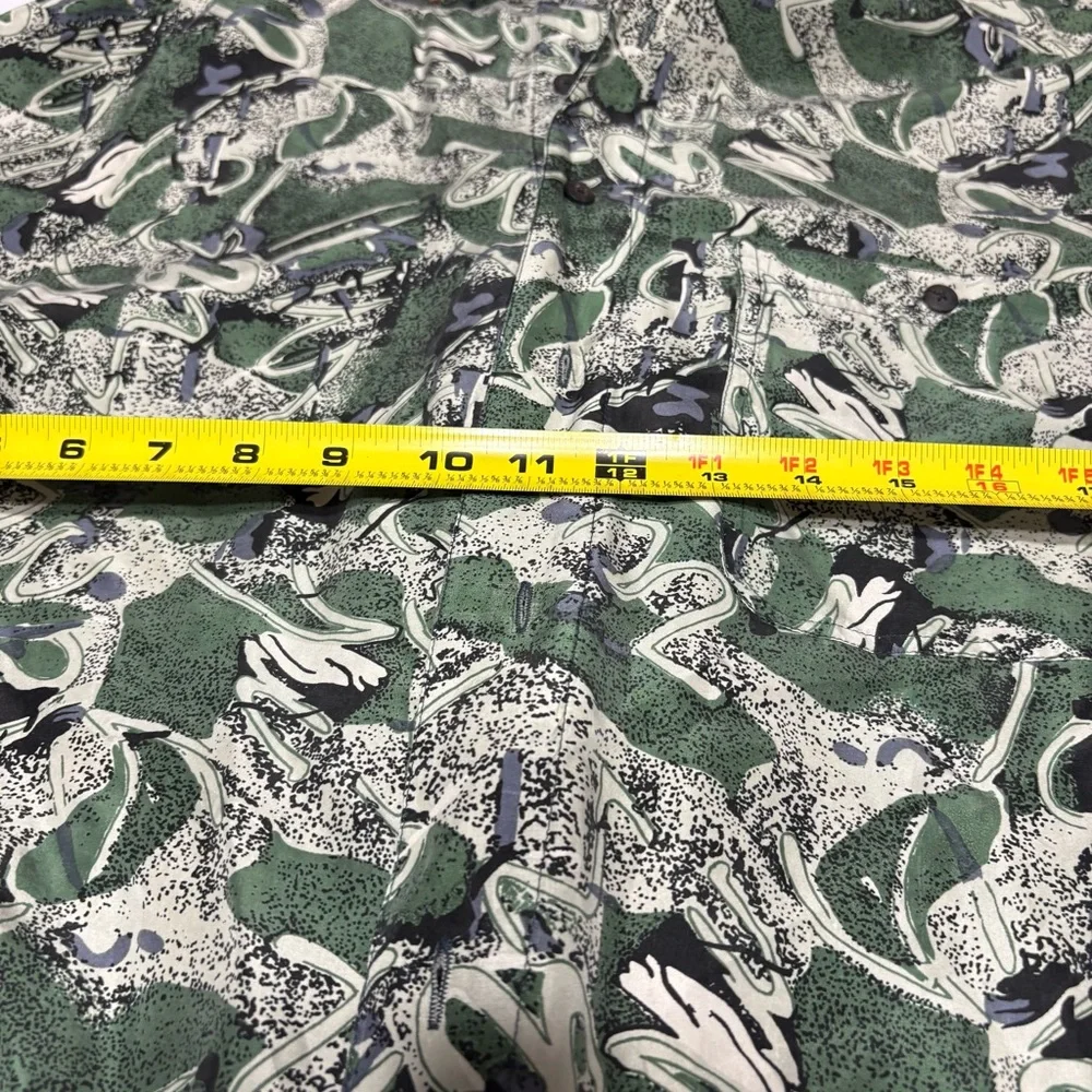 Chiamare 100% silk shirt in a green and white abstract pattern. - Picture 13 of 14